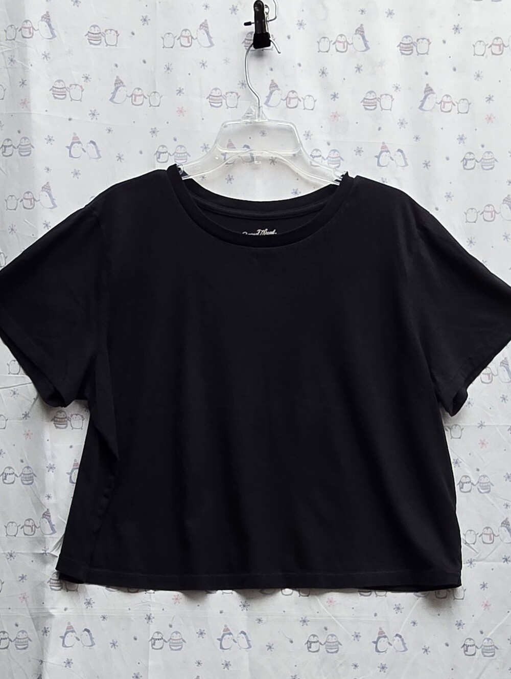 Universal Thread Black Short Sleeve Crewneck Cropped Top. XXL